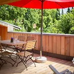 Grosse Mit Loggia Apartmán *
