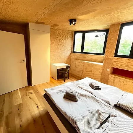 Grosse Mit Loggia Apartment