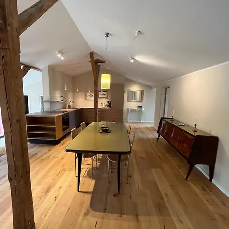 Grosse Mit Loggia Apartment