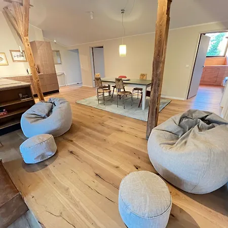 Grosse Mit Loggia Apartment